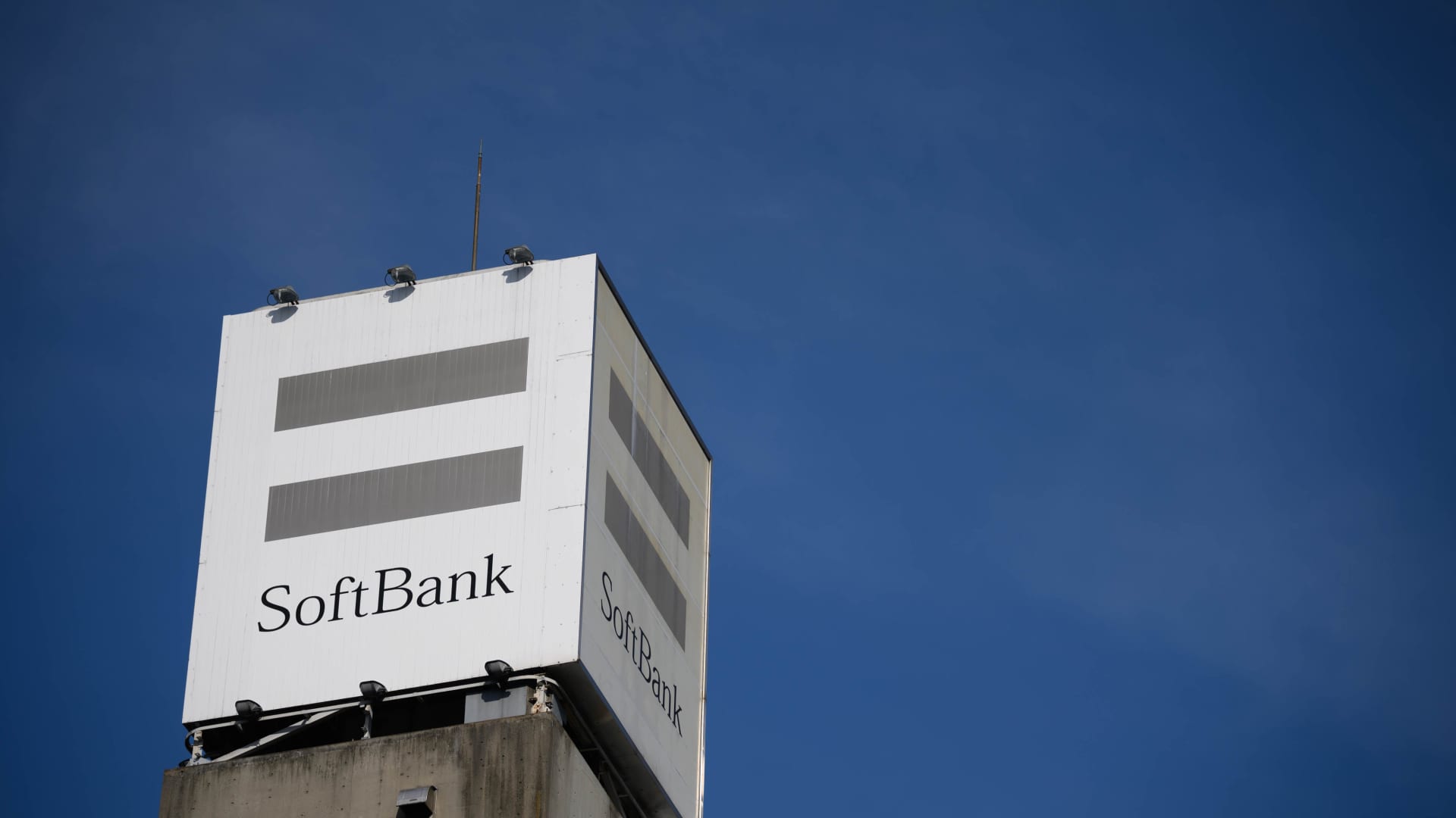 SoftBank reportedly pauses plan for Arm's London listing