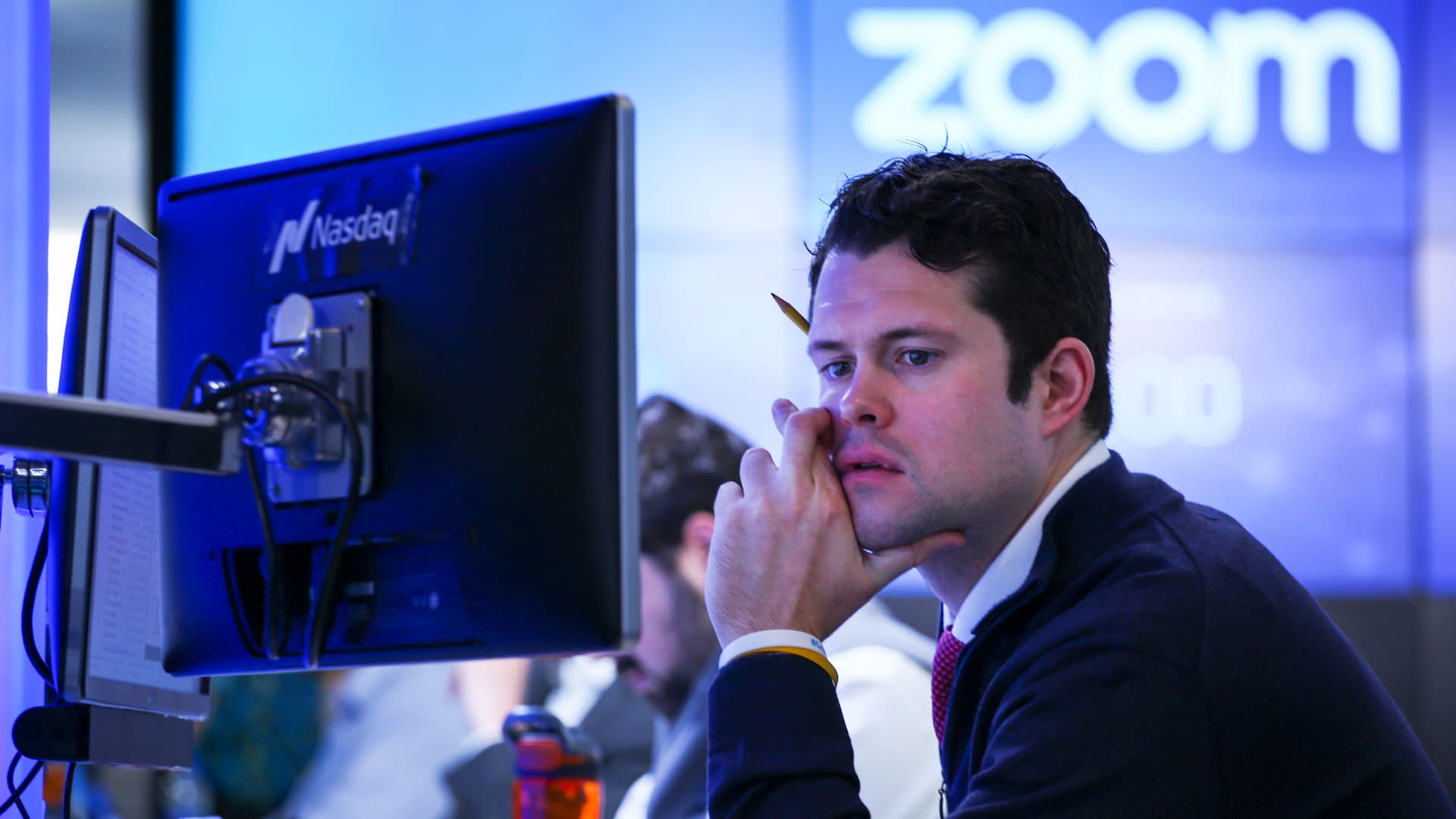 Zoom shares fall 14% following revenue miss and gloomy forecast