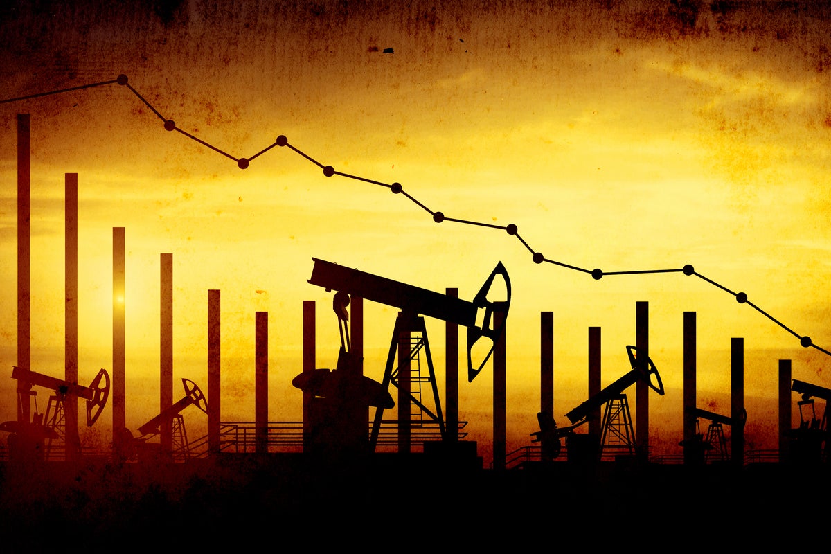 United States Brent Oil Fund, LP ETV (ARCA:BNO), Vanguard Energy ETF (ARCA:VDE) – Oil Slides Further As Demand Worries Grow — But US Officials Prepare For Possible Price Surge By Year-End