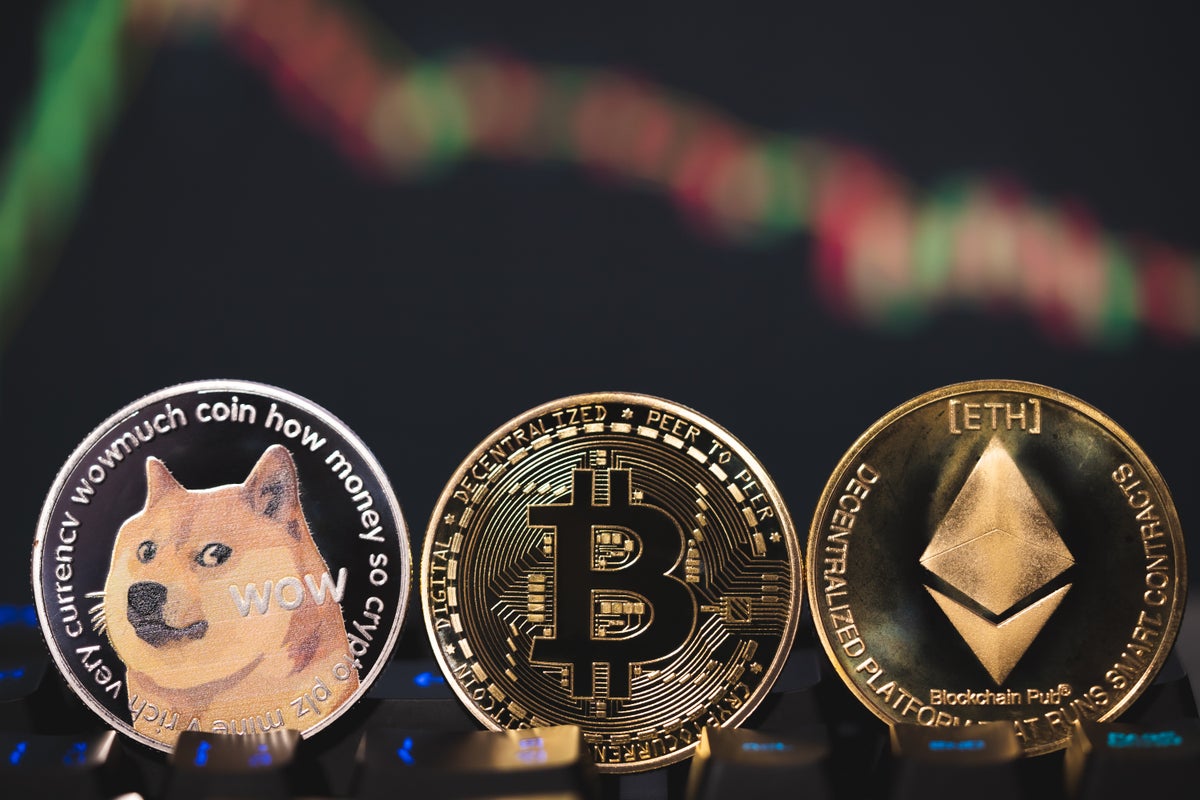 Ethereum Slides More Than Bitcoin, Dogecoin After 'The Merge:' Analyst Says 'Things Look Pretty Ugly' Right Now - Bitcoin (BTC/USD), Ethereum (ETH/USD), Dogecoin (DOGE/USD)