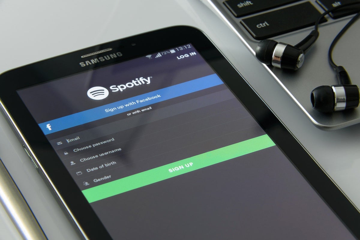 Apple (NASDAQ:AAPL), Spotify Technology (NYSE:SPOT) – Apple In Trouble As Spotify Chief Canvasses EU To Heighten Regulatory Action Against The iPhone Maker