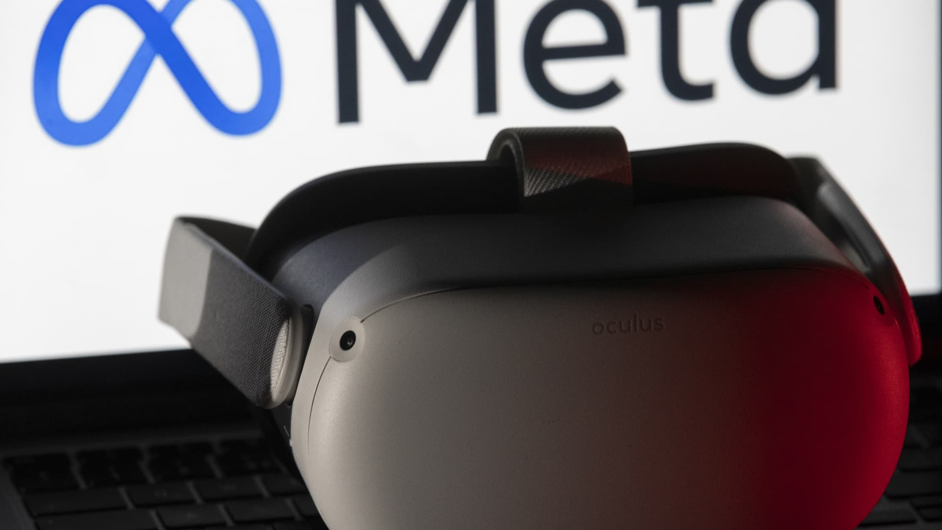 Meta and Qualcomm strike deal to make custom virtual reality chips