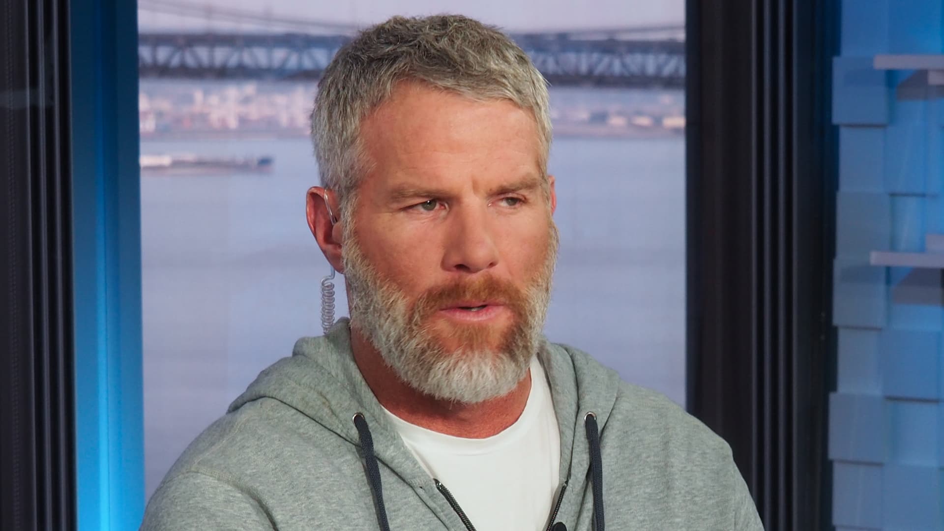SiriusXM reportedly places former quarterback Brett Favre's NFL show on hold