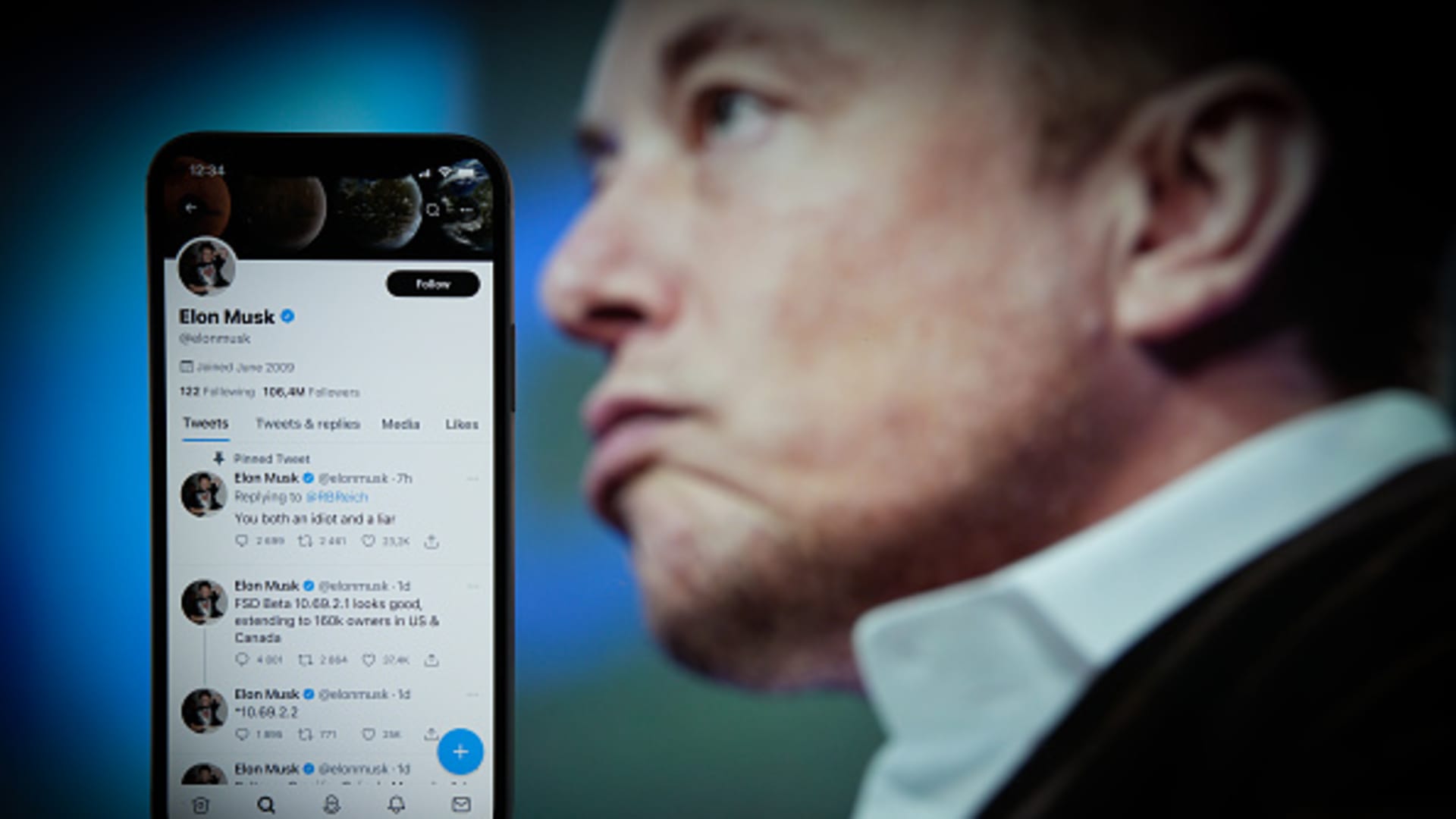 Who texted Elon Musk to get involved or offer advice on Twitter deal?