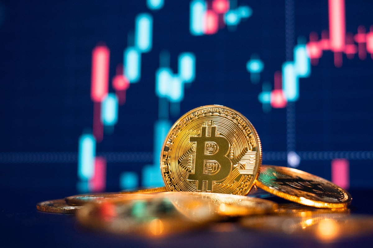 Bitcoin, Ethereum, Dogecoin Start Week On Firm Note: Analyst Says 'Time For Risk-On, Time For BTC' - Bitcoin (BTC/USD), Ethereum (ETH/USD), Dogecoin (DOGE/USD)
