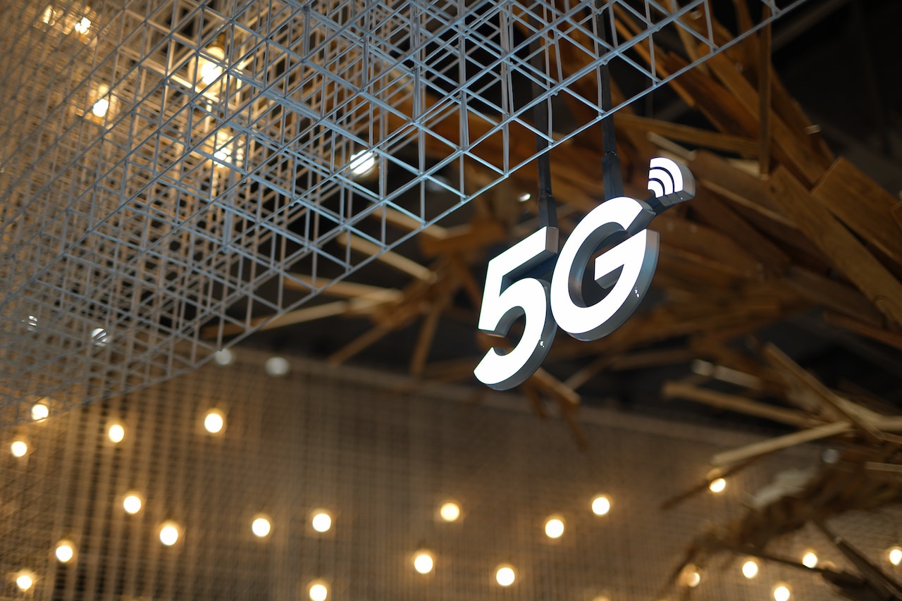 How 5G is Paving the Highway to the Enterprise Metaverse