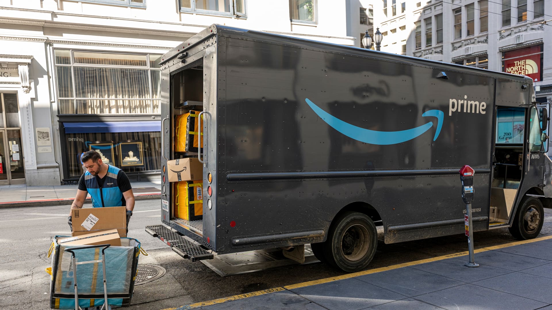 Amazon shoppers shrug off second Prime Day sale