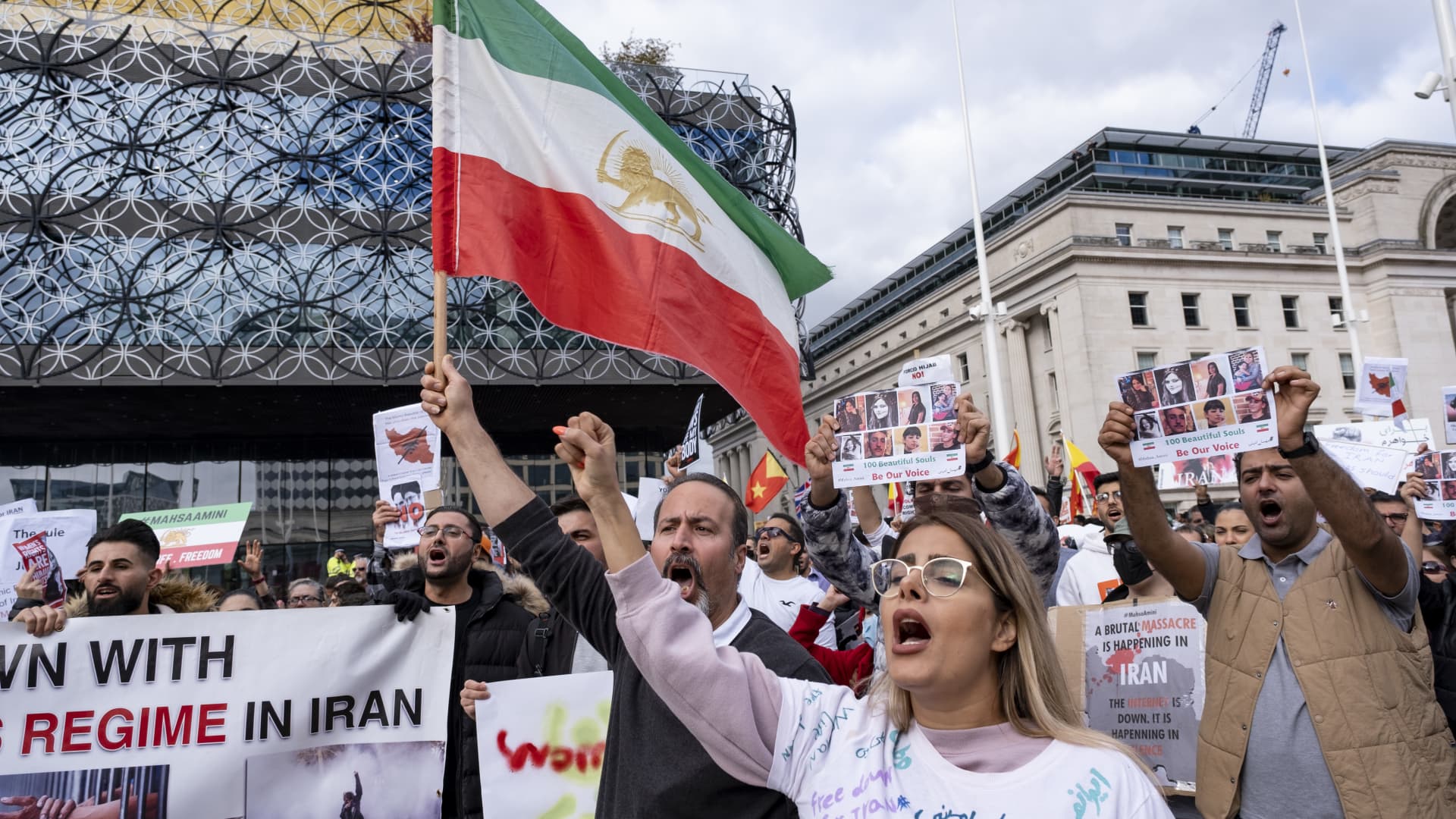 Lawmakers urge tech CEOs to do more to help Iranian protesters