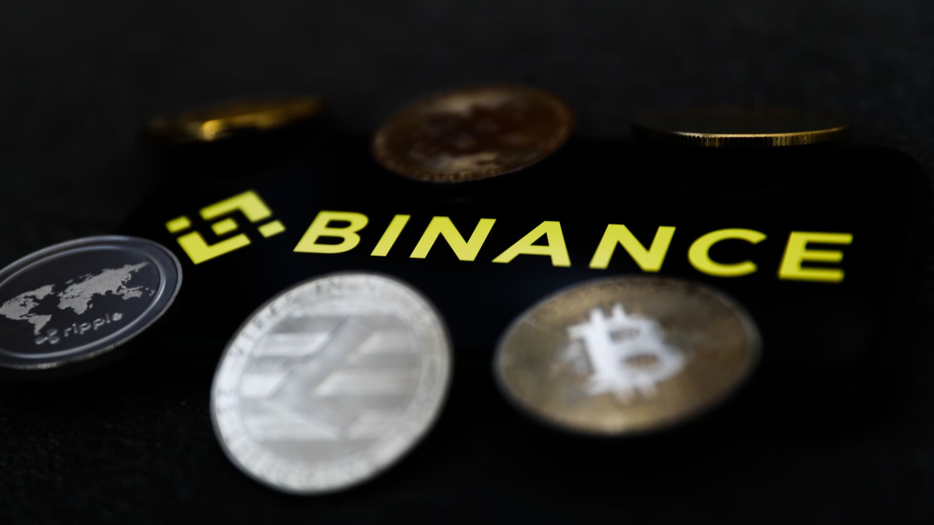 Crypto exchange Binance temporarily halts USDC stablecoin withdrawals