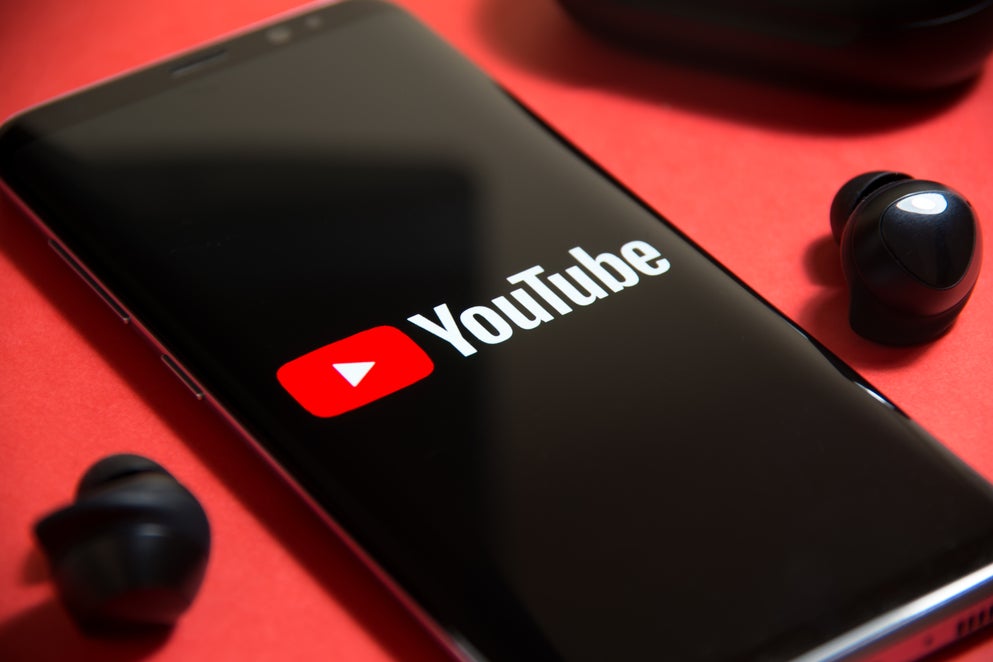 As Apple Said To Bow Out, YouTube Reportedly In Advanced Talks For NFL Sunday Ticket - Alphabet (NASDAQ:GOOG), Alphabet (NASDAQ:GOOGL), Apple (NASDAQ:AAPL)
