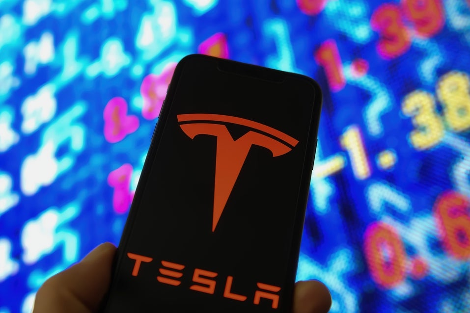 Cathie Wood Splurges On Tesla For 6th Straight Day As Weekly Purchase Crosses $23M Amid Stock Slide - Tesla (NASDAQ:TSLA)