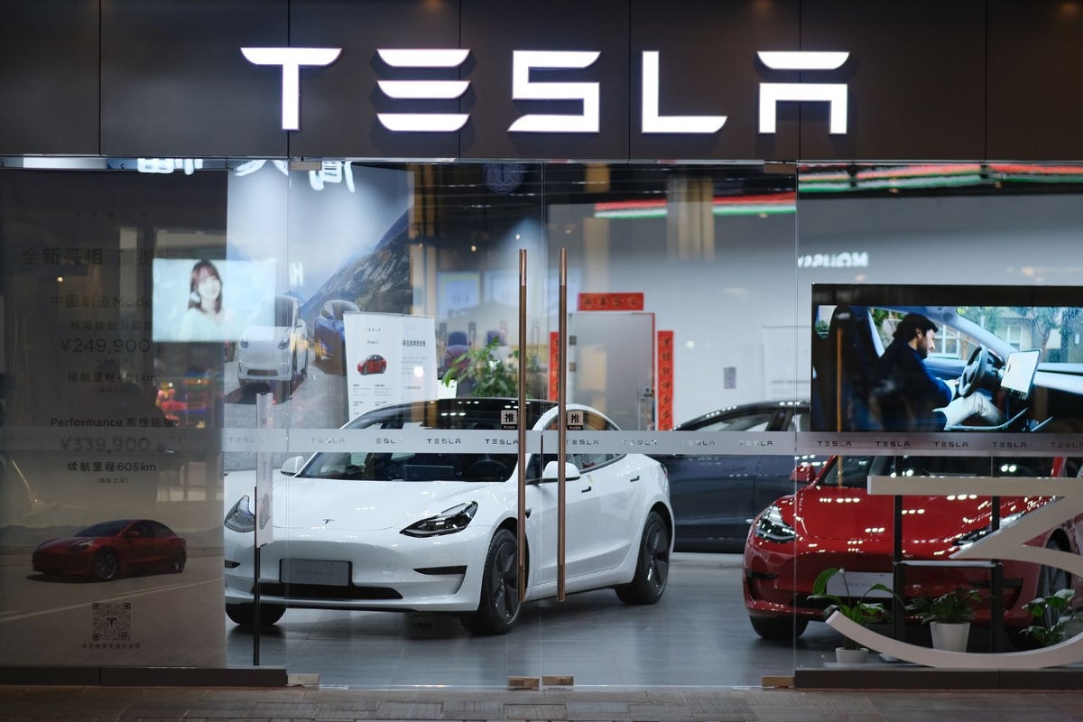 Tesla's Pricing Power Will Suffer Due To New IRS Rules For EV Sales Credit, Analyst Says - Tesla (NASDAQ:TSLA)