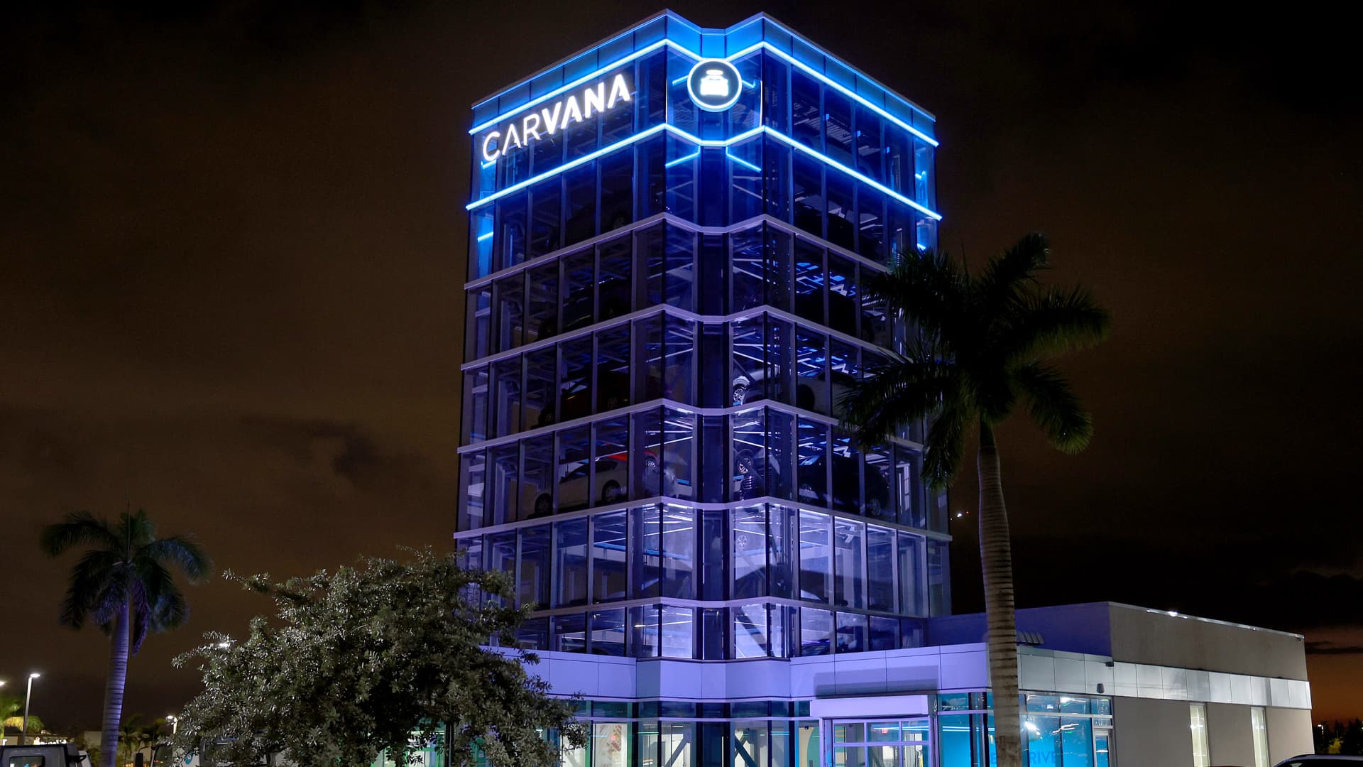 Disrupting used car market caused Carvana to succeed and stumble