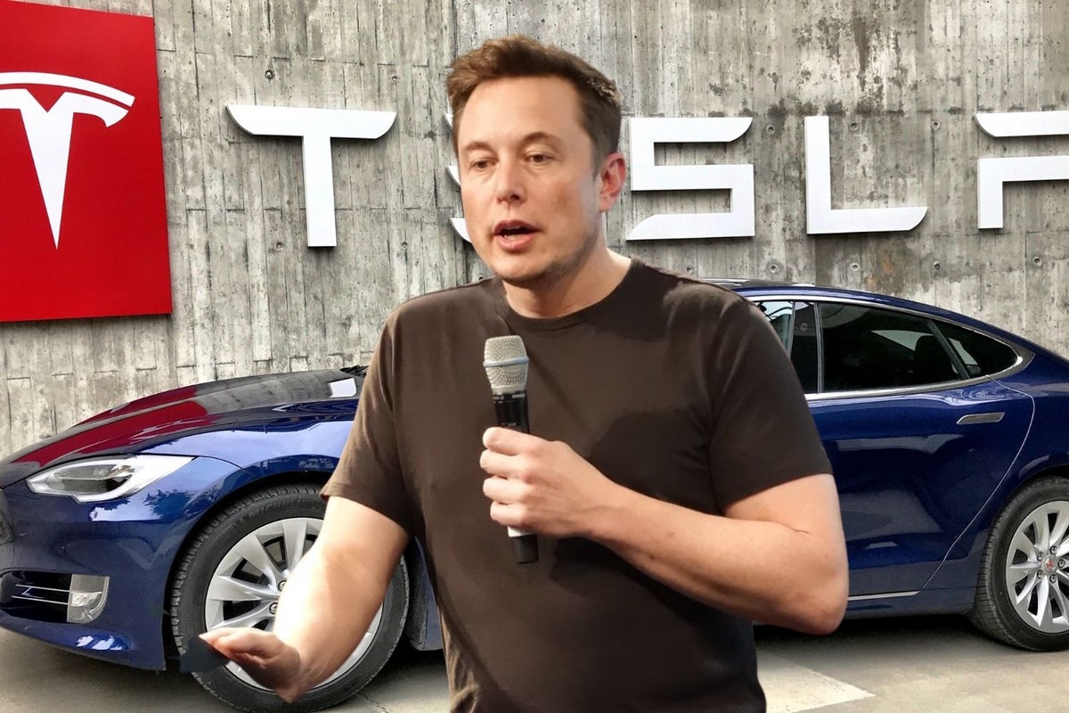 Tesla Analyst Reminds Musk Of Warren Buffett's Advice To Steve Jobs: 'If You Could Buy Dollar Bills For 80 Cents, It's A Very Good Thing To Do'