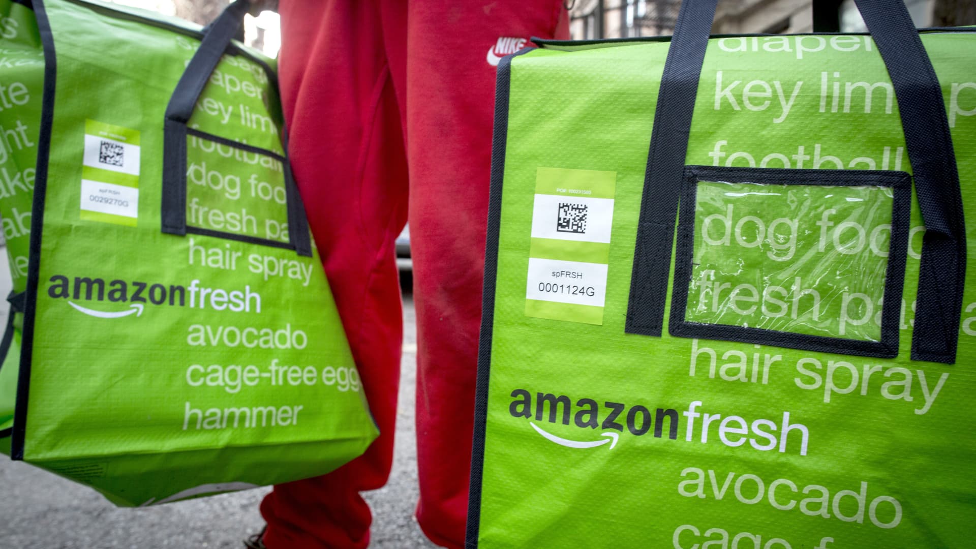 Amazon to charge delivery fees on Fresh grocery orders under $150