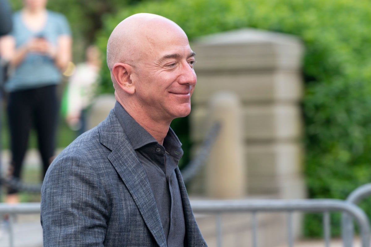 Jeff Bezos's Secrets For Success In Business That Apply To Your Life As Well - Amazon.com (NASDAQ:AMZN)