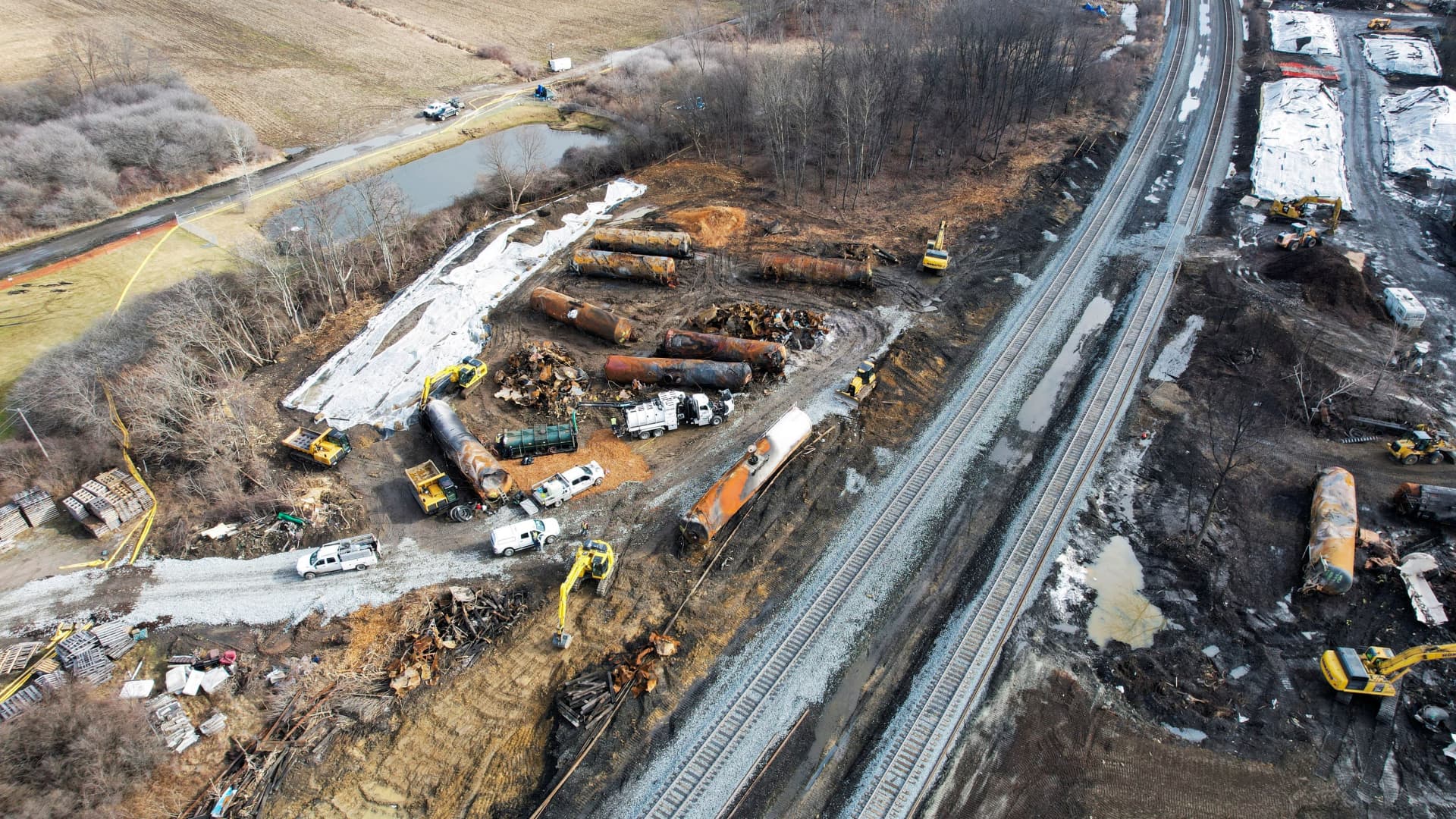 EPA orders 'pause' of derailment contaminated waste removal