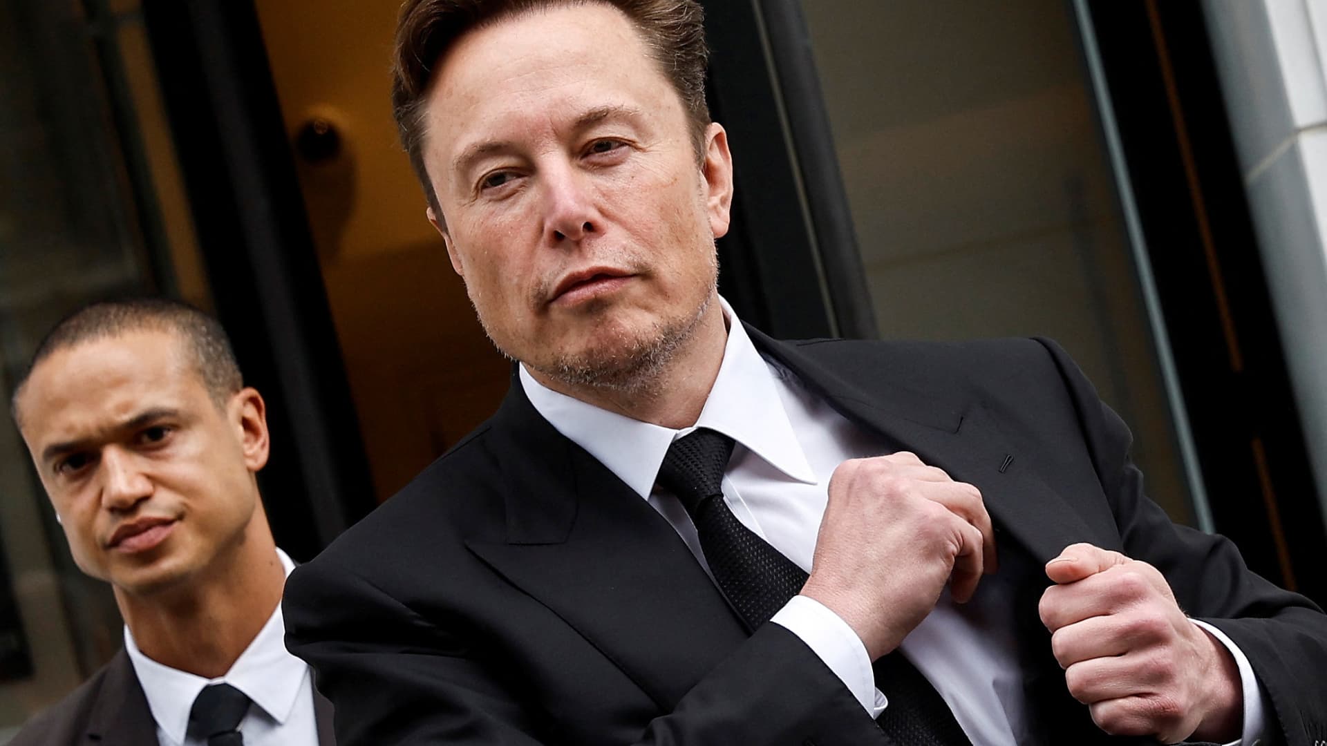 Elon Musk meets with California Gov. Newsom at Tesla's engineering HQ