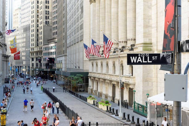 Wall Street's Most Accurate Analysts Say Hold These 3 Consumer Stocks With Over 5% Dividend Yields - Advance Auto Parts (NYSE:AAP), Gap (NYSE:GPS)