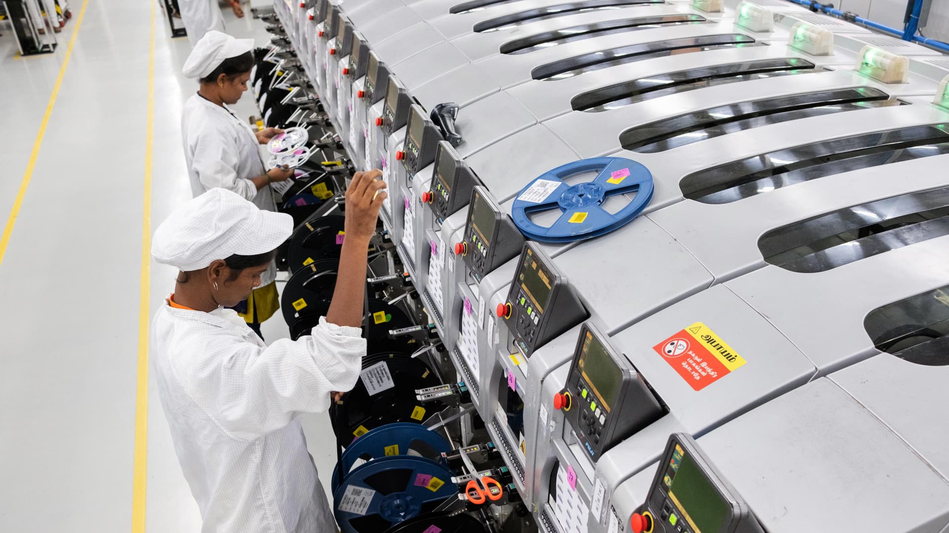 Apple supplier Foxconn expects decline in consumer electronics demand