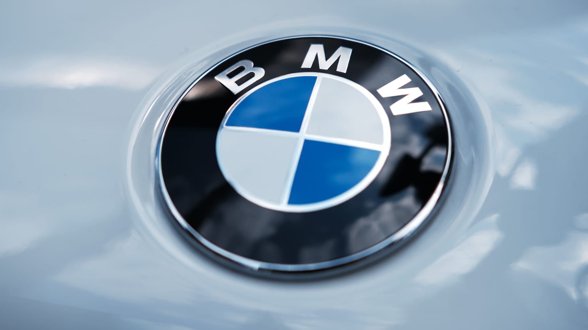 BMW expects higher margin and deliveries in 2023 amid electric rollout