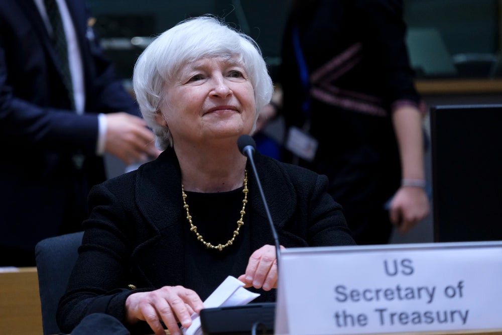 Janet Yellen Clarifies Treasury's Stance On Bank Deposit Insurance Amidst Market Turbulence - SPDR Select Sector Fund - Financial (ARCA:XLF), SPDR S&P 500 (ARCA:SPY)