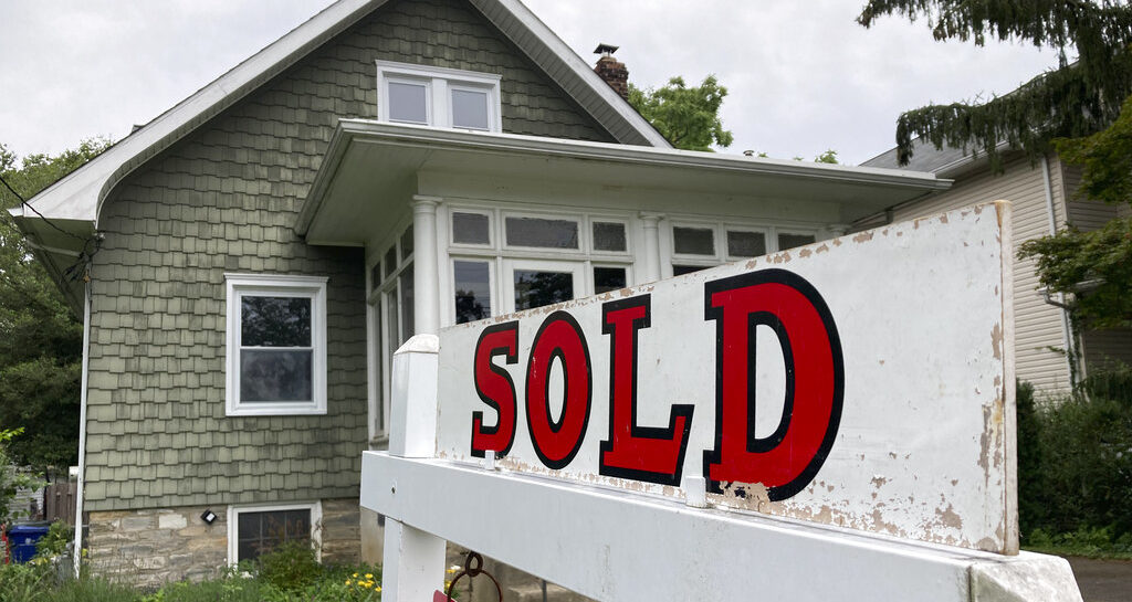 Long Island home sales heat up, as prices cool