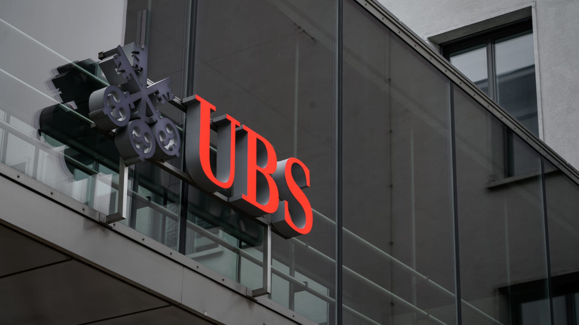UBS reportedly seeks $6 billion in government guarantees for Credit Suisse takeover