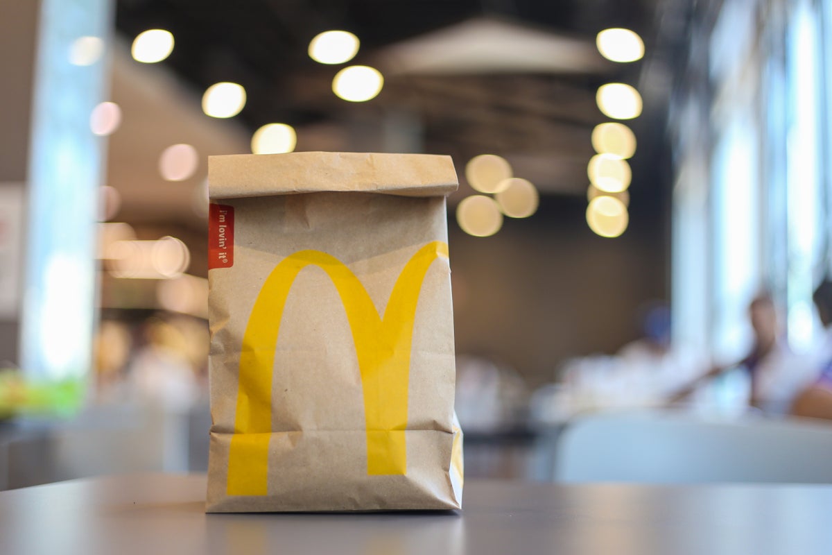 Not Lovin' It: McDonald's Cuts Pay, Slashes Corporate Titles In Latest Restructuring Efforts - McDonald's (NYSE:MCD)