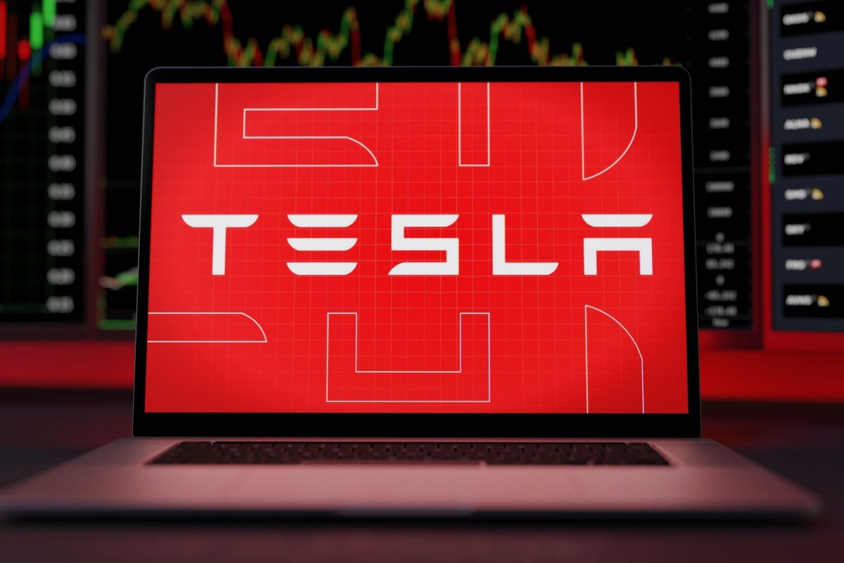 Barron's Weekend Stock Picks: Tesla, AT&T, And Crop Protection Companies To Watch As The World's Population Grows - Tesla (NASDAQ:TSLA)