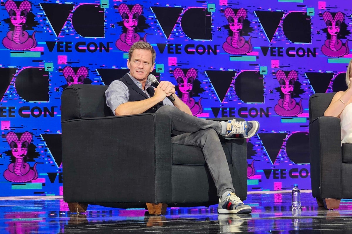 Neil Patrick Harris Suits Up At VeeCon: Following The Fire, Embracing Failure And Getting What You Give