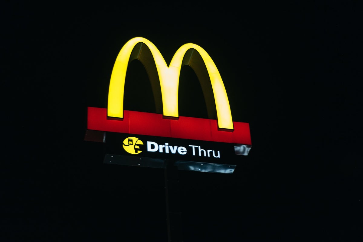 The Unexpected Stagnation: How McDonald's Stock Failed To Break The $300 Threshold For Two Consecutive Months - McDonald's (NYSE:MCD)