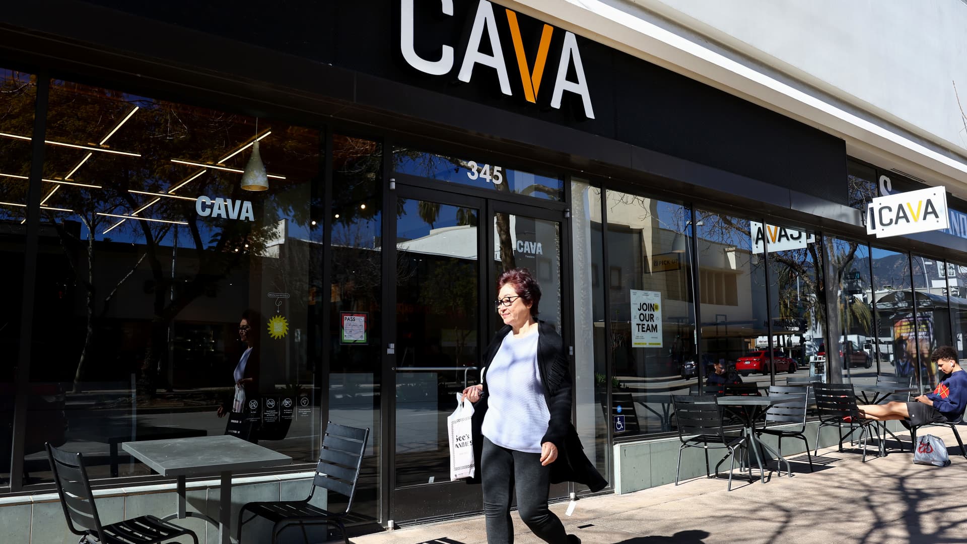 Restaurant chain Cava aims for $2.12 billion valuation in U.S. IPO