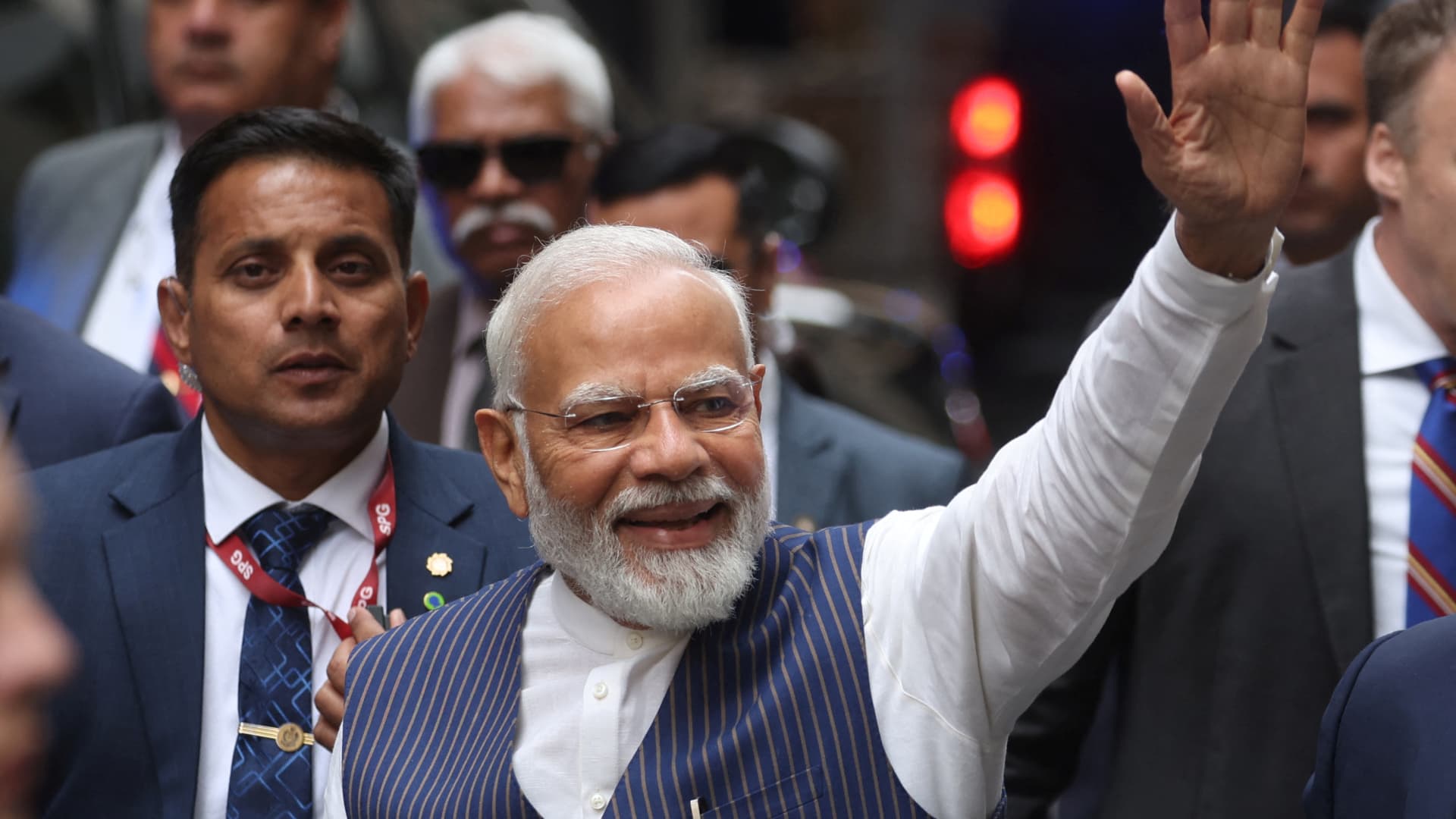 Top tech execs get ready to meet PM Modi as China's economy falters