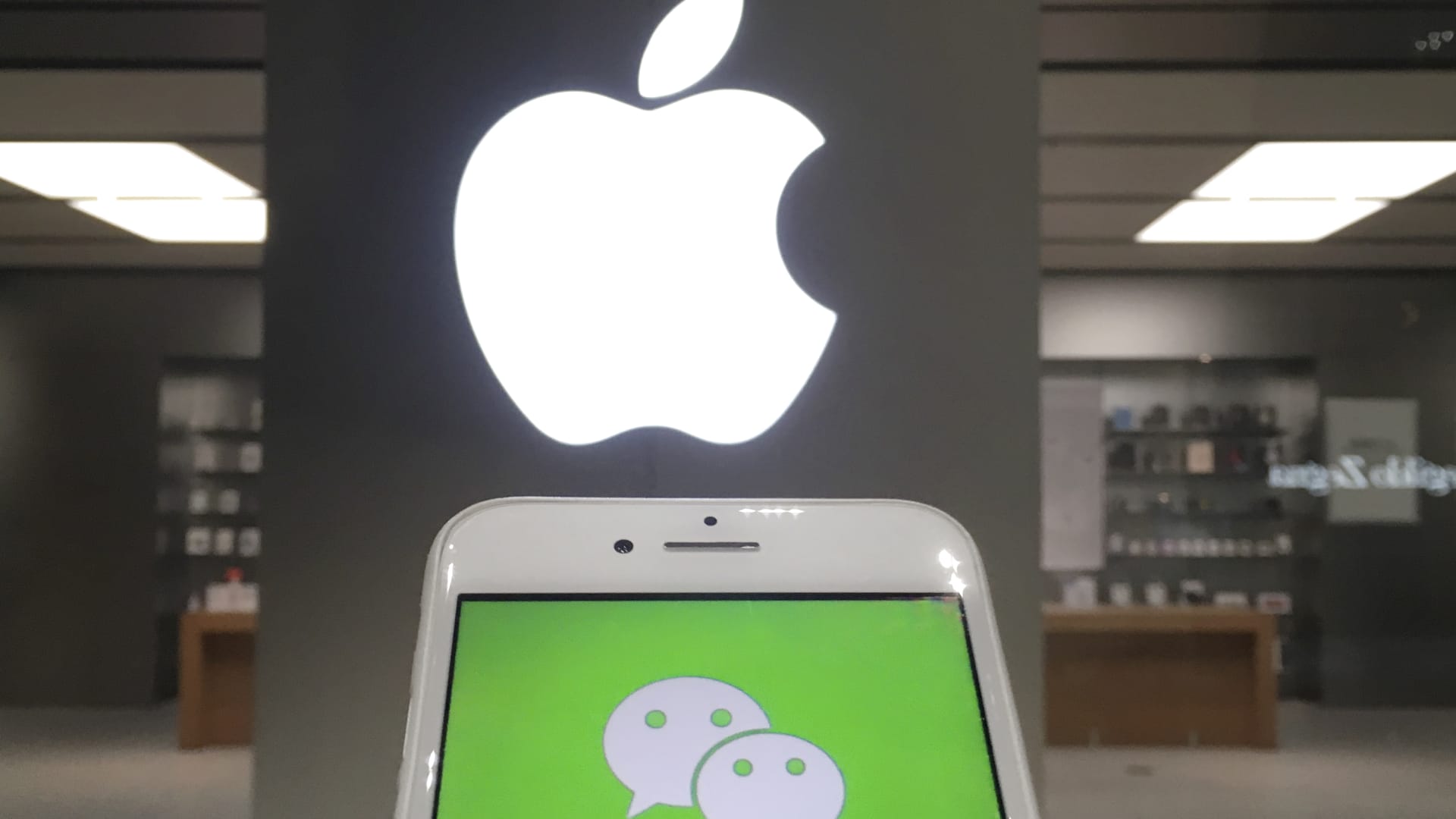 Apple launches WeChat store in China