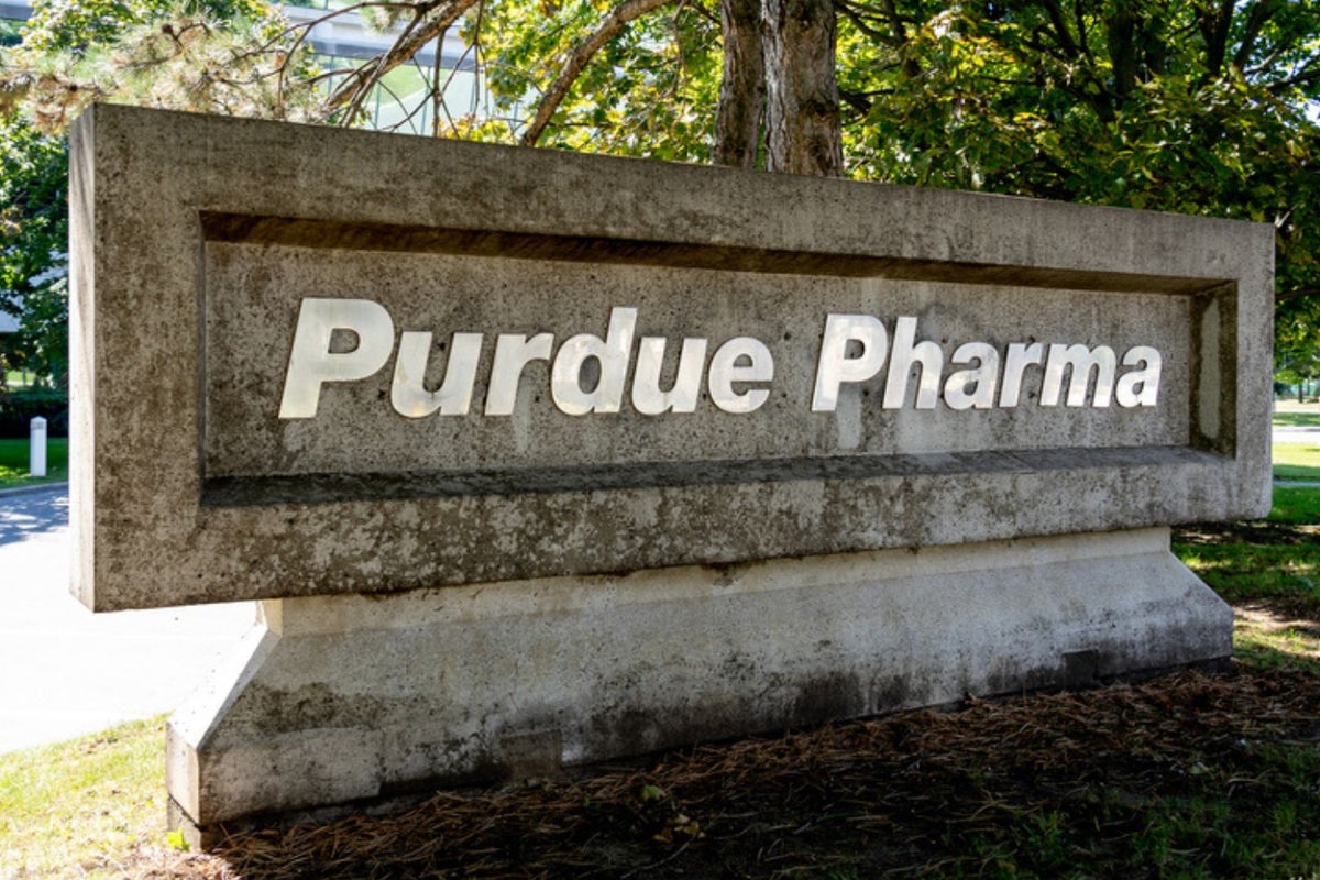 Supreme Court Halts Purdue Pharma's $6B Settlement: Sackler Family's Shield From Opioid Lawsuits Challenged - Johnson & Johnson (NYSE:JNJ), Teva Pharmaceutical Indus (NYSE:TEVA)