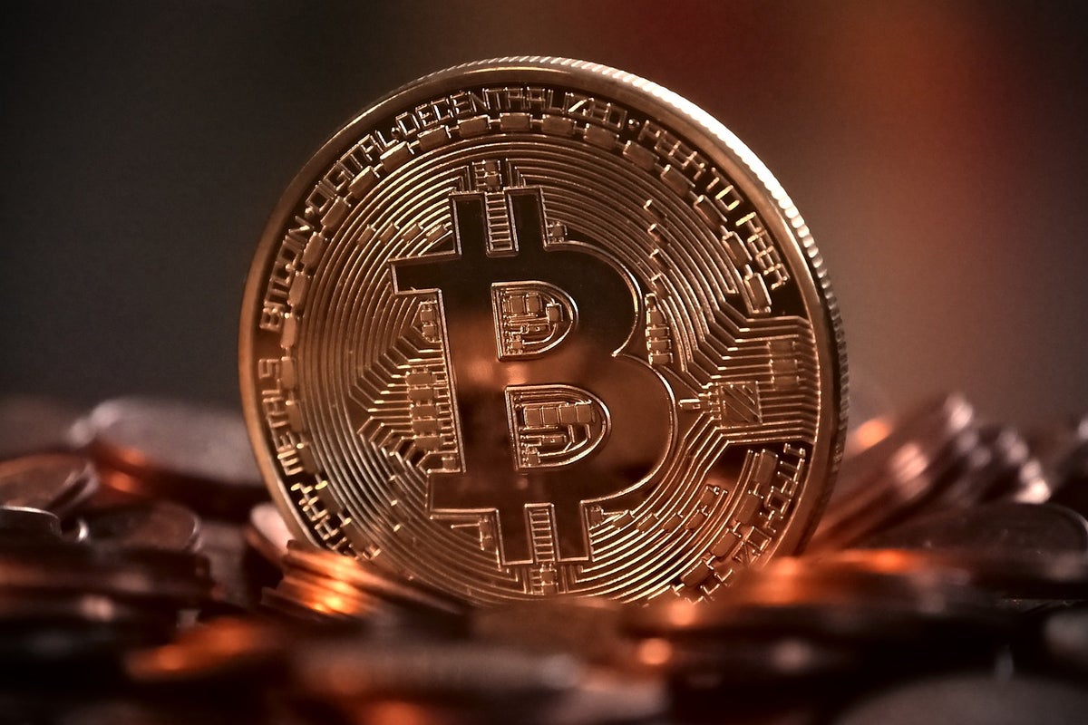Bitcoin Dip Doesn't Worry JPMorgan Analysts: 'We See Limited Downside To Crypto' - BlackRock (NYSE:BLK), JPMorgan Chase (NYSE:JPM)