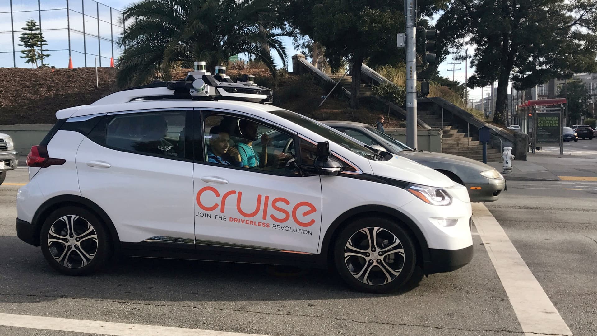 Cruise self-driving car in San Francisco fire truck crash, one injured