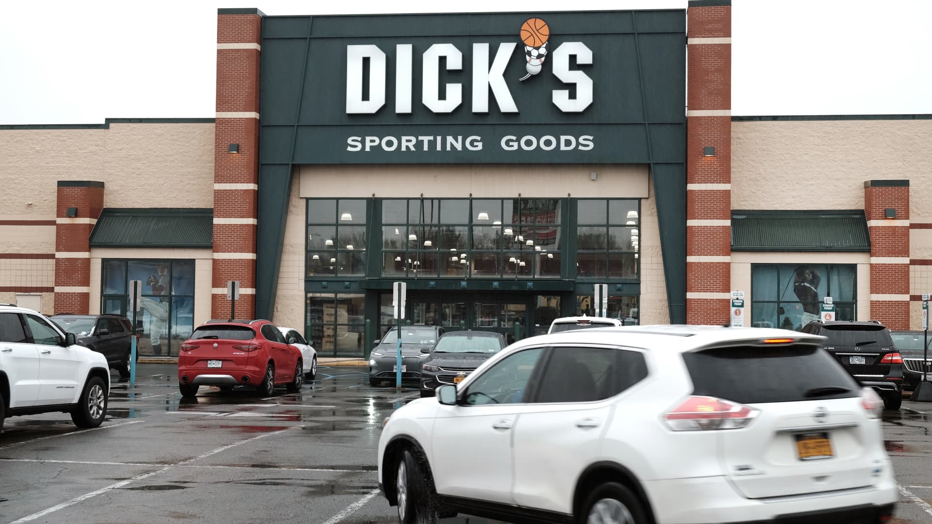 Dick's Sporting Goods, Fabrinet, Macy's, AppLovin and more