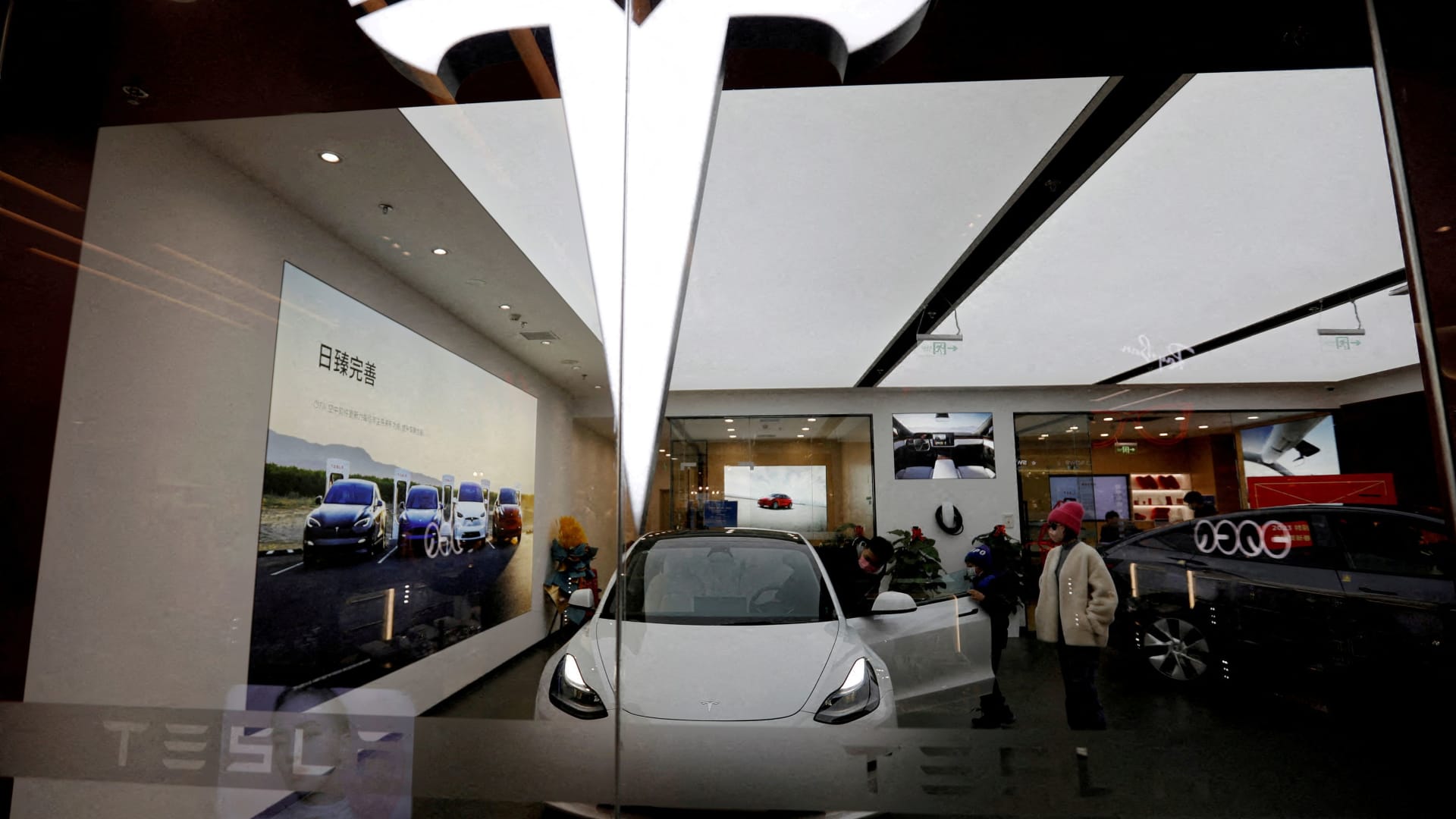 Tesla cuts prices of Model S and Model X in China