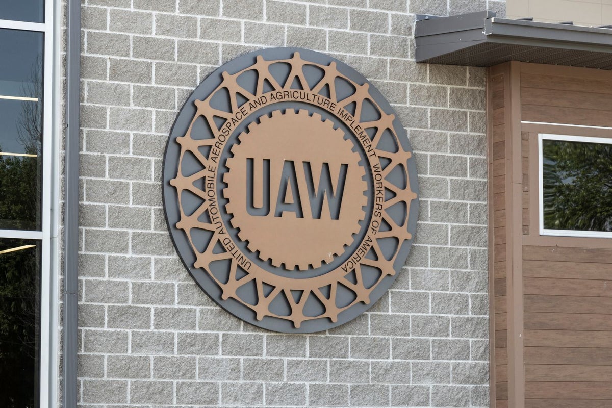 UAW President Claps Back At Ford's And GM's Layoff Announcements: 'Their Plan Won't Work' - Ford Motor (NYSE:F), General Motors (NYSE:GM)