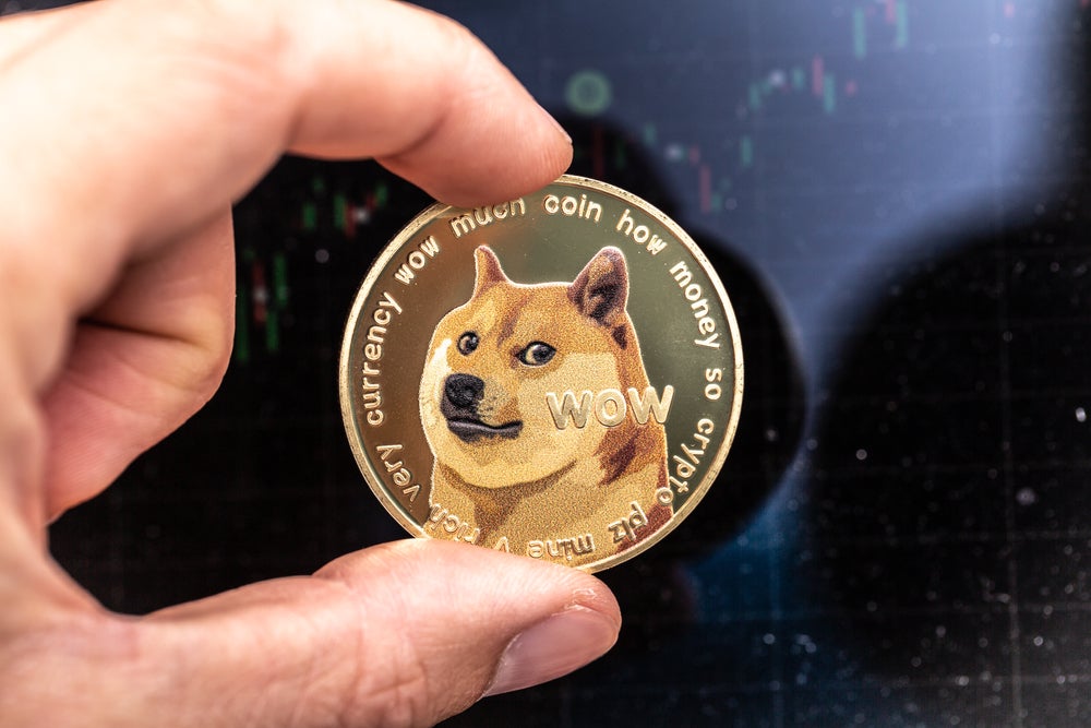 Crypto Analyst Sees Dogecoin Retracing Back With Slight Gains — But Only After Minor Correction