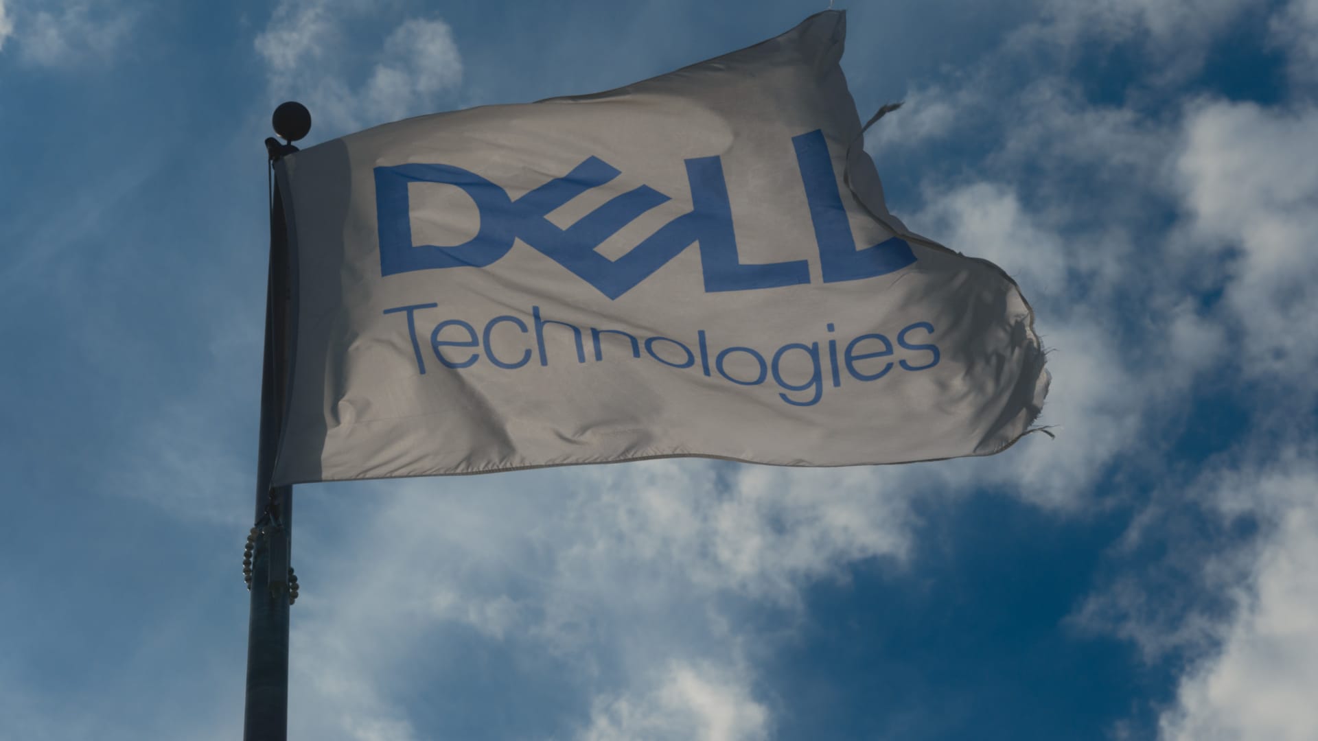 Stocks making biggest moves premarket: Dell, MongoDB, Lululemon