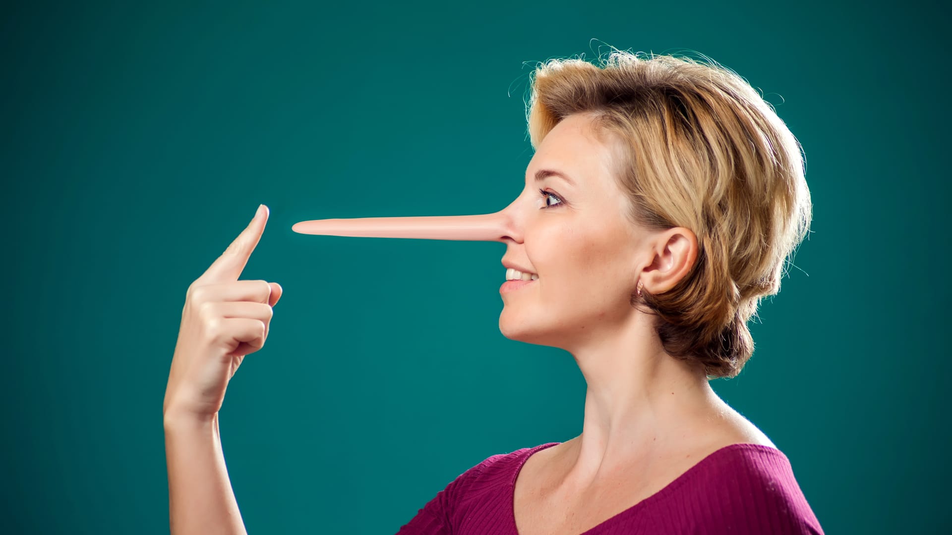 Watch out for these 9 biggest signs that someone is lying to you, say psychology experts