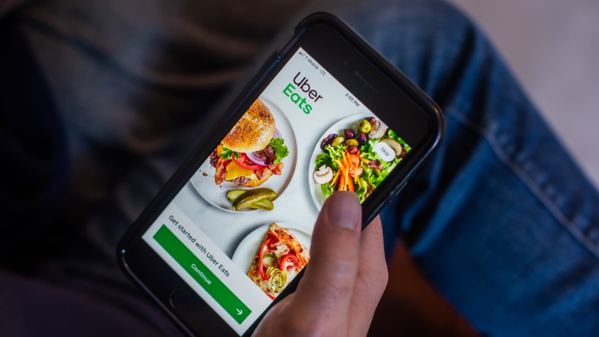 Uber Eats now lets you order from two stores at the same time