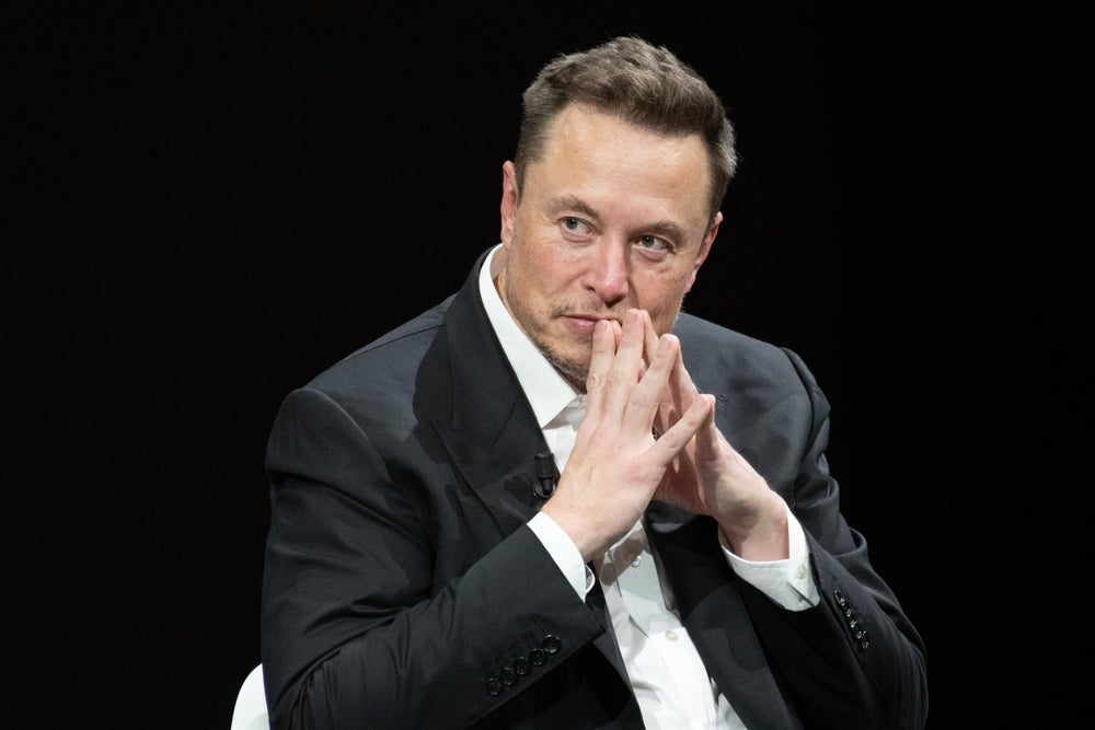 Elon Musk Mocks Buffett Over Missed Opportunity: 'Too Bad He Didn't Invest In Tesla When It Was 0.1% Of Today's Value' - Tesla (NASDAQ:TSLA)