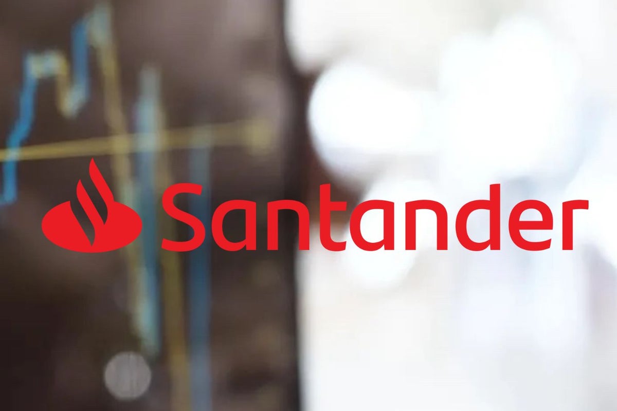 Santander Deviates From Banking Norm, Embraces Crypto Trading And Blockchain