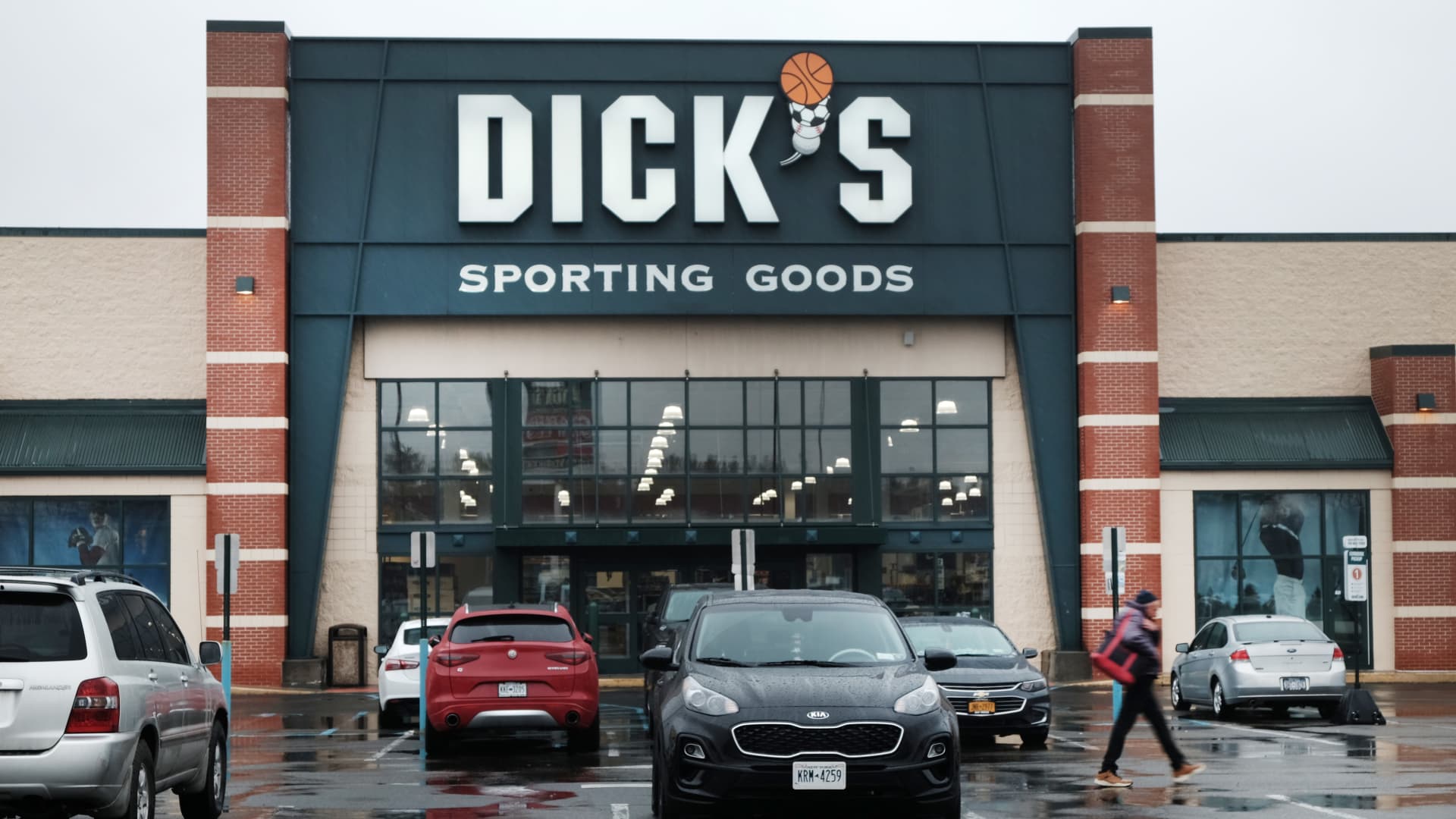 Dick's Sporting Goods (DKS) earnings Q3 2023