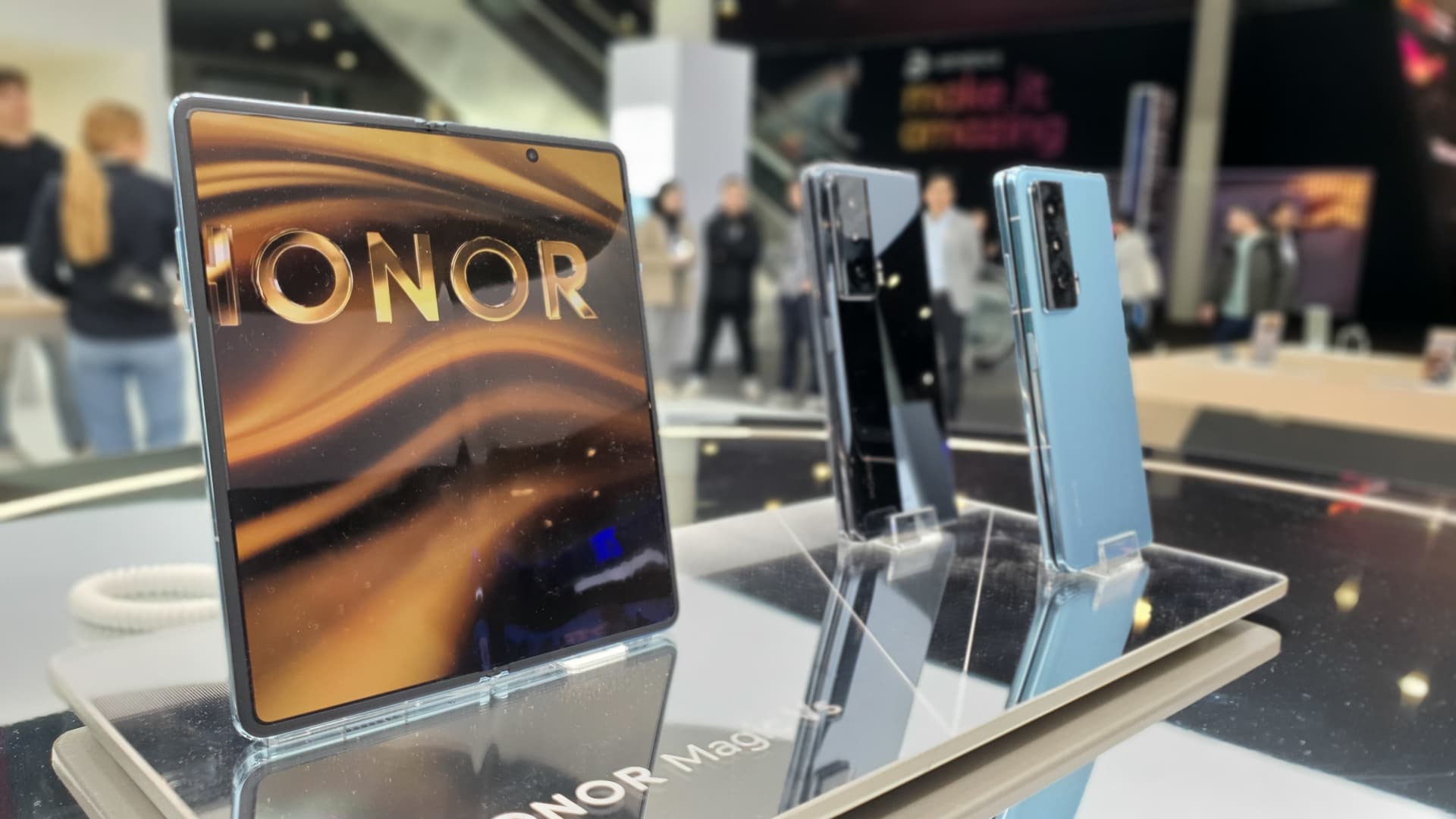 Huawei smartphone spinoff Honor plans IPO