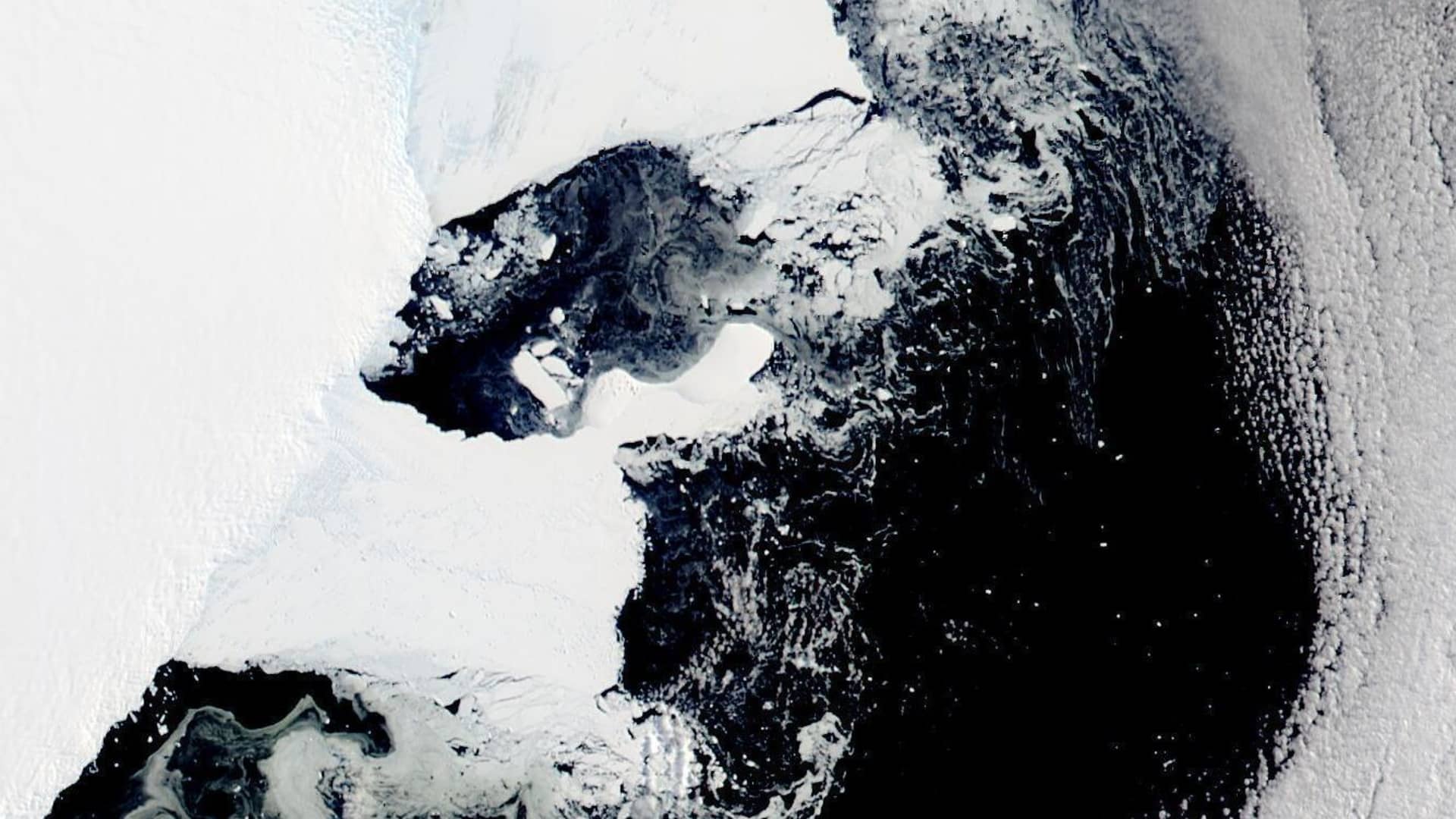 World's largest iceberg breaks free, heads toward Southern Ocean